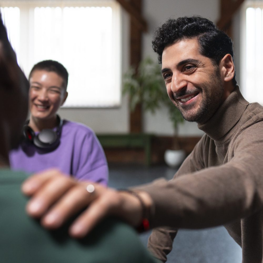 personne accompagnant une personne dans le besoin